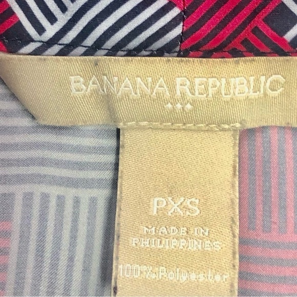 Banana Republic sleeveless blouse red white black asymmetrical print PXS - Picture 7 of 10